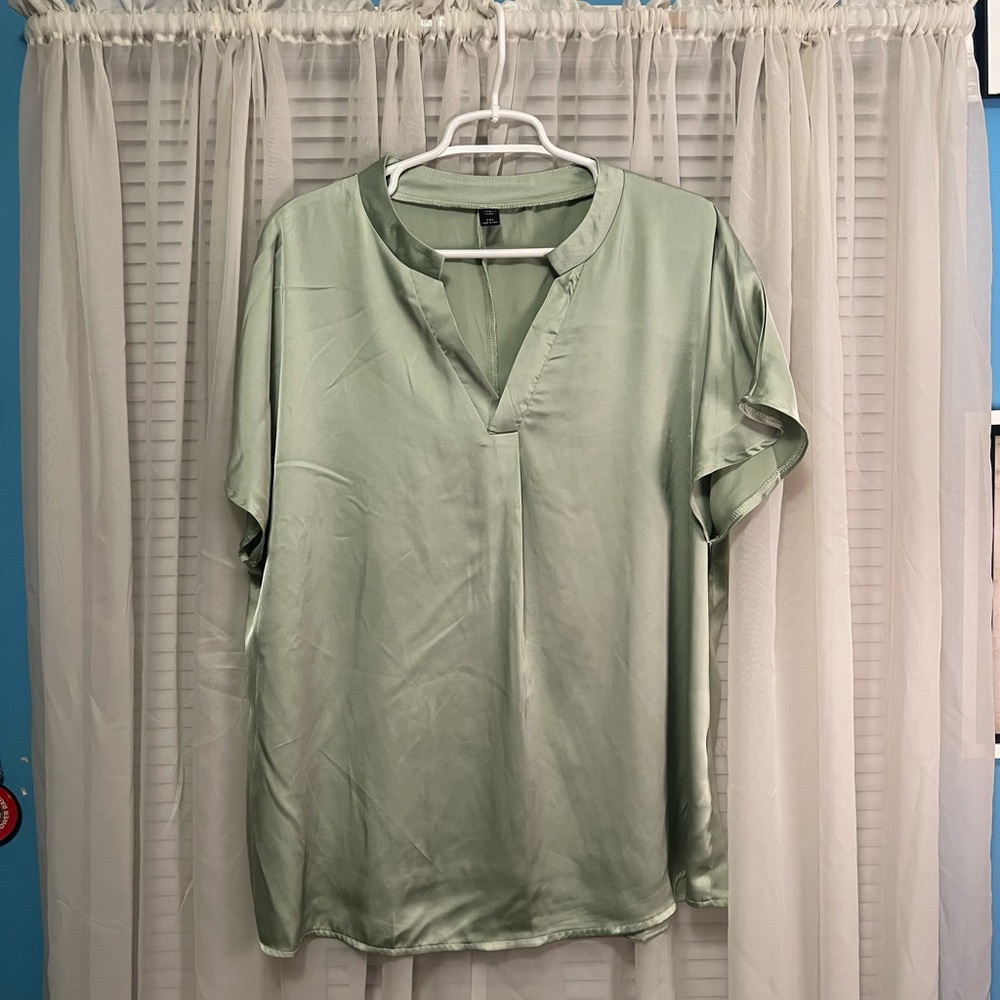 SHEIN GREEN BAT WING SHORT SLEEVE TSHIRT